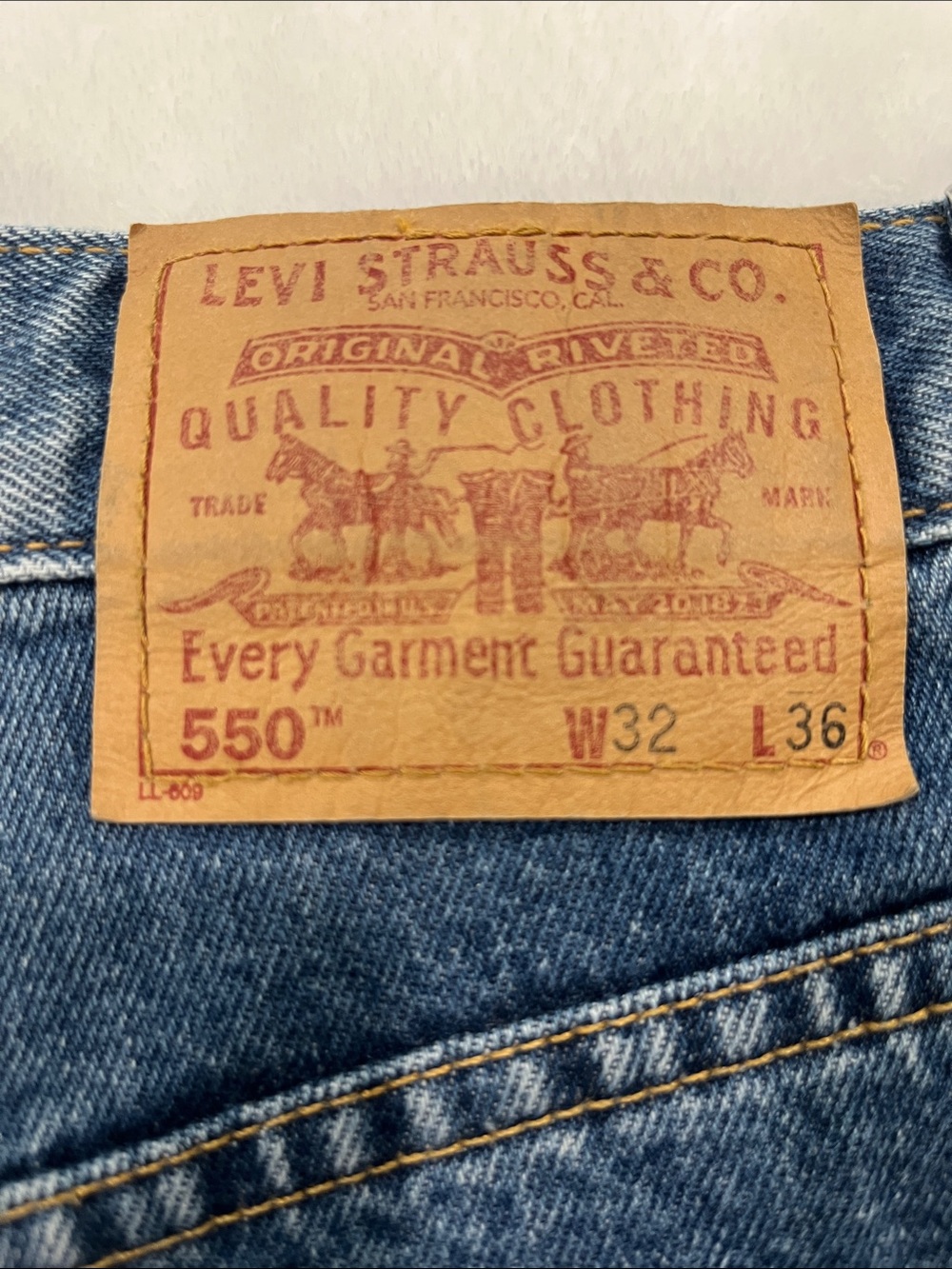 Levi's 550 Relaxed Fit Jeans “NOTE” Tag shows W32 L36 - Actual inseam is L30”